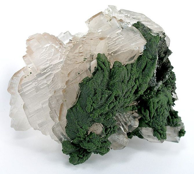 File:Calcite-Mottramite-cktsu-45b.jpg