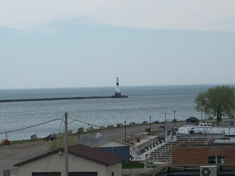 File:Conneaut light.jpg