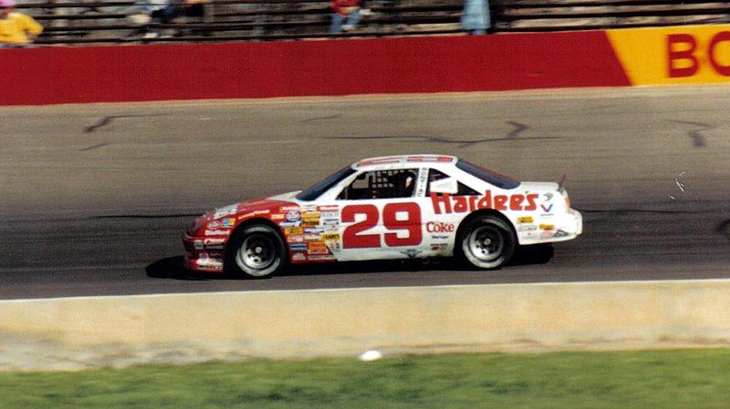 File:DaleJarrett29racecar1989.jpg