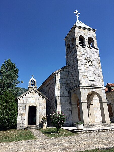 File:Dragović Monastery4.jpg