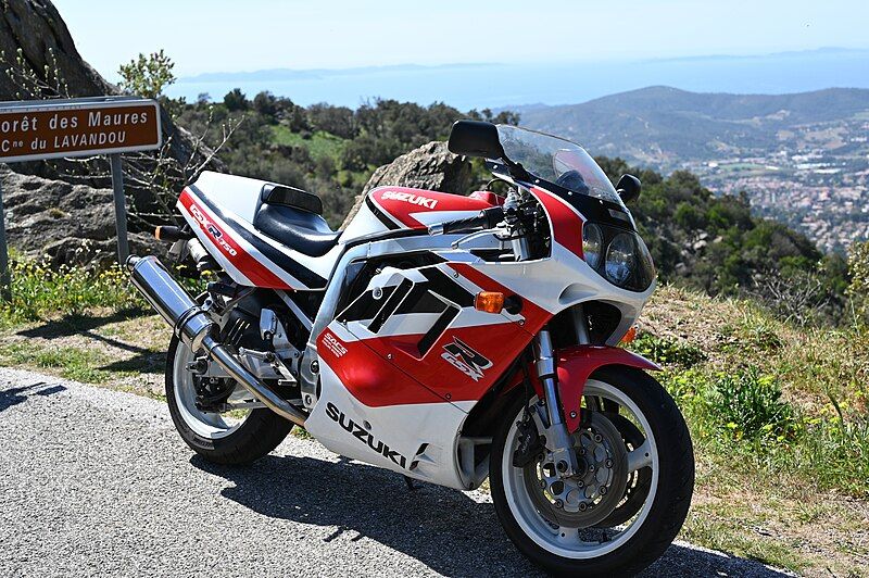 File:Gsx-R 750 1991.jpg