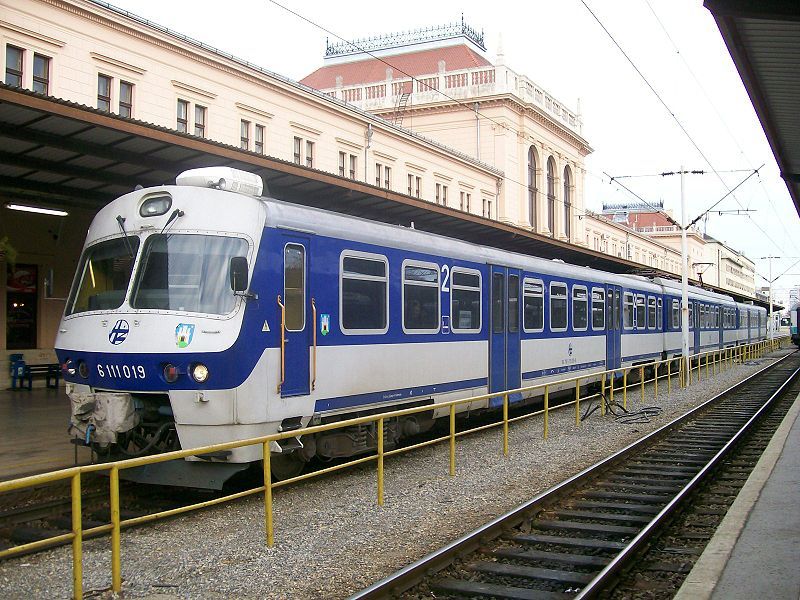 File:HŽ 6111 serie.jpg