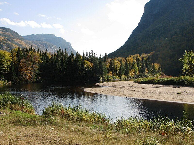 File:Hautes-Gorges-de-la-Rivière-Malbaie.jpg