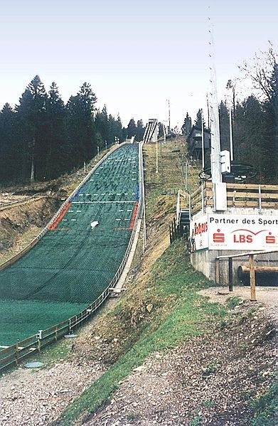 File:Hinterzarten Adlerschanze.jpg