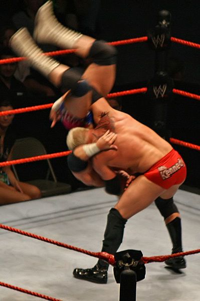 File:Kennedy-bodyslams-Holly,-RLA-Melb-10.11.2007.jpg