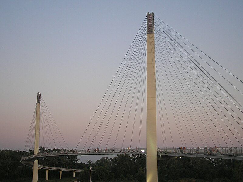 File:Kerrey Pedestrian Bridge.JPG