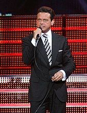 Luis Miguel, performing.