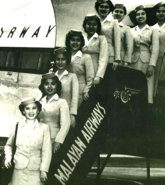 File:Malayan Airways crew.png