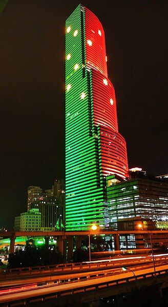 File:Miami Tower 20101212.jpg