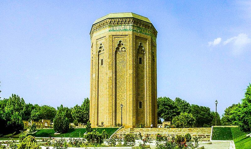 File:Momina Khatun Tomb.jpg