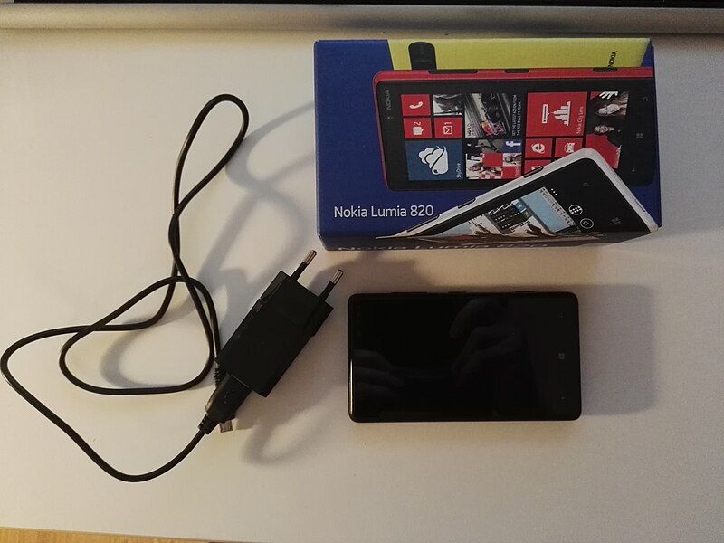 File:Nokia Lumia 820.jpg