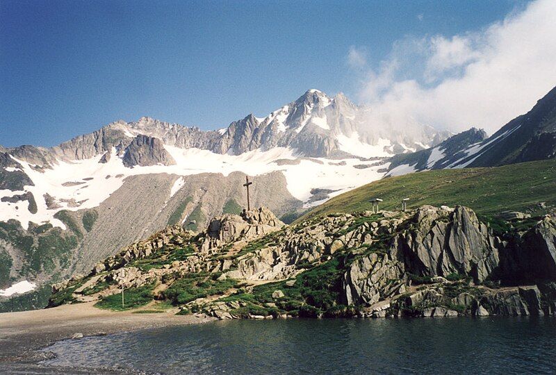 File:Nufenen Pass.jpg