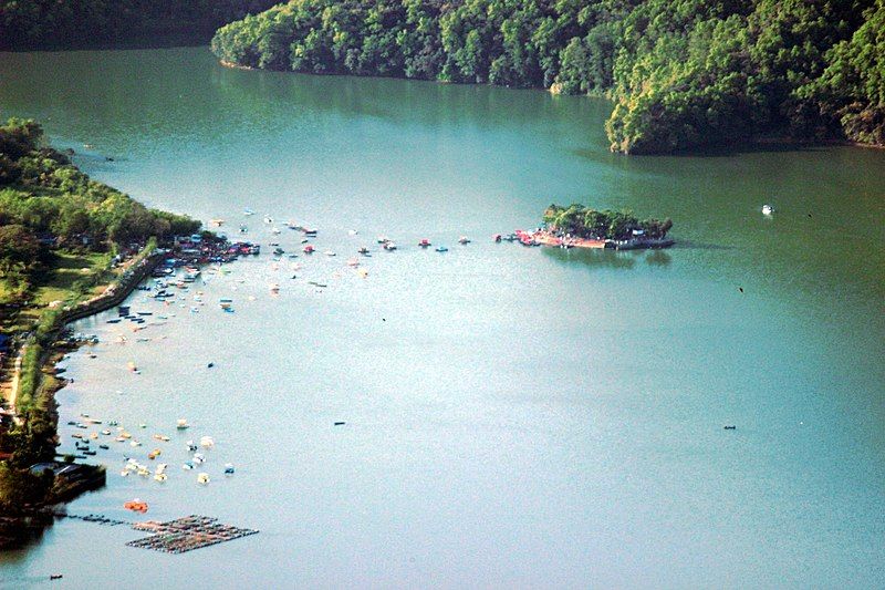 File:Phewa lake 2.jpg