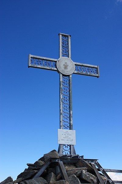 File:Reisseck -Gipfelkreuz.JPG