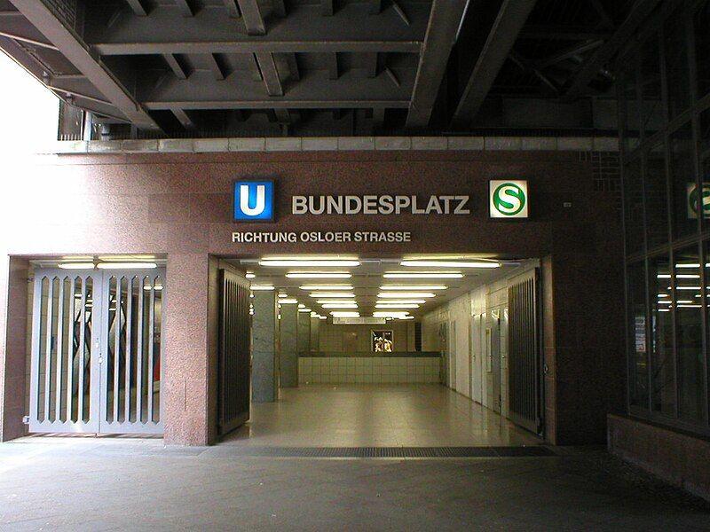 File:S-Bahn Berlin Bundesplatz.JPG