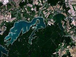 A satellite view image of the Amance and Temple lakes.