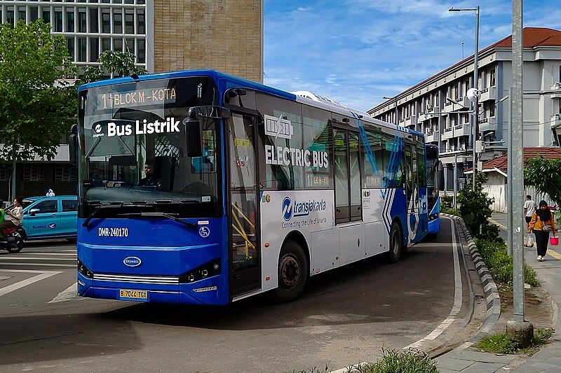 File:Transjakarta DMR-240170 (cropped).jpg