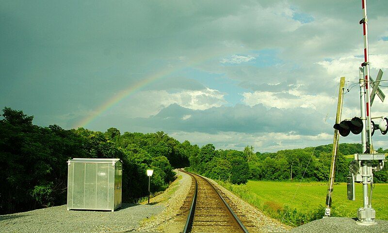 File:Washington-County-RR-tracks-rainbow-tn1.jpg