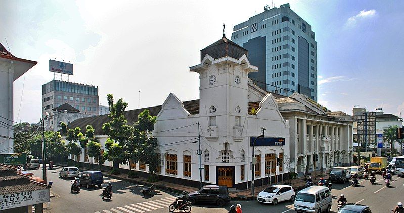 File:Bank Mandiri (27342143621).jpg