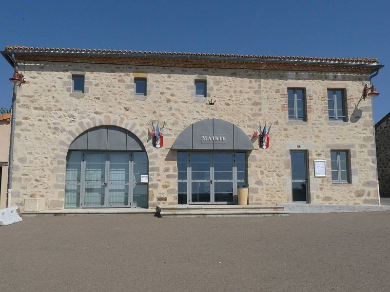 File:Brillac mairie.JPG