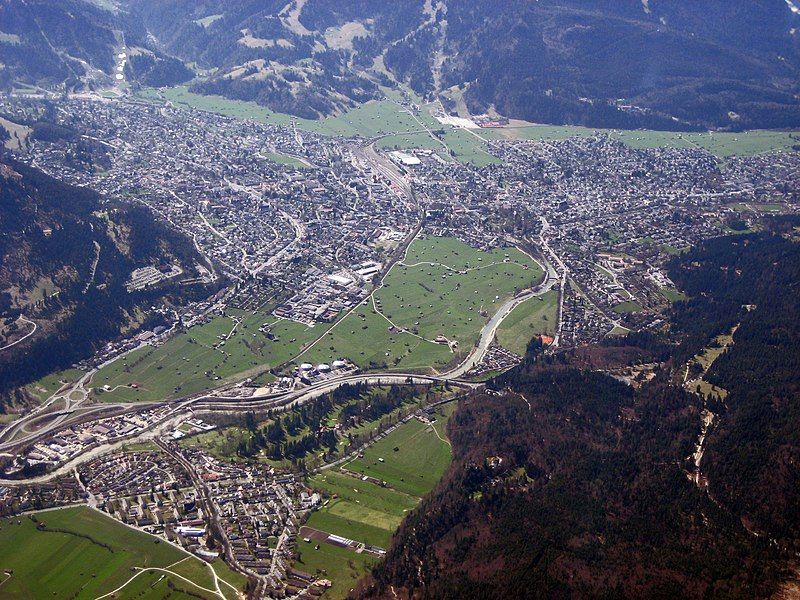 File:Garmisch-Partenkirchen (Luftbild).jpg