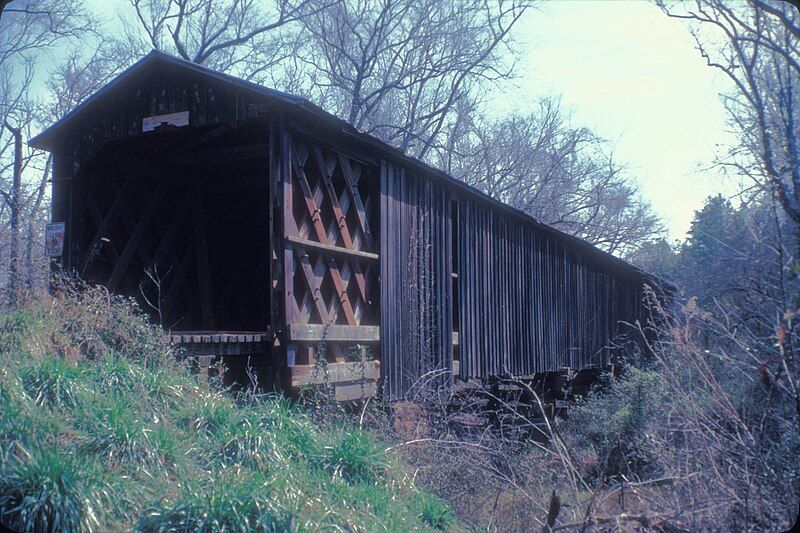 File:HOWARD'S COVERED BRIDGE.jpg