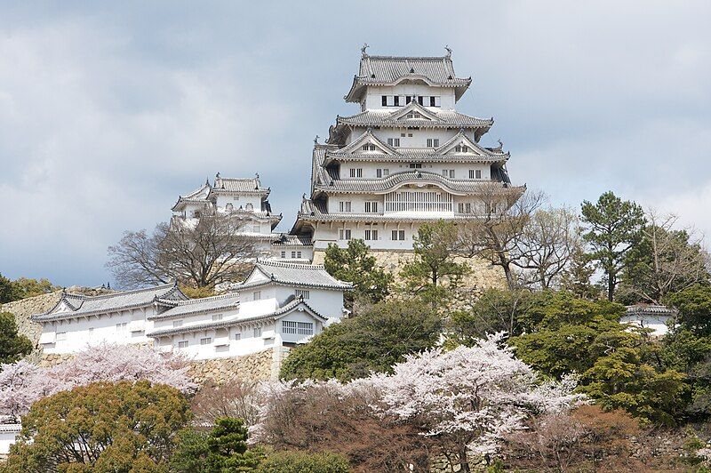 File:Himeji Castle 2.jpg