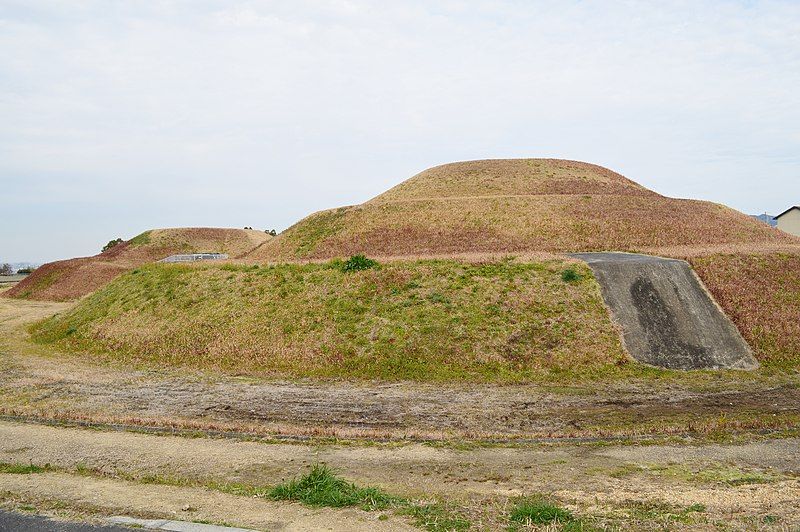 File:Kanayama Kofun, funkyu.jpg