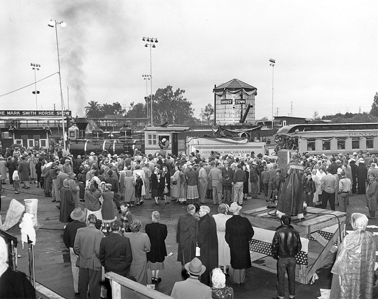 File:Knott's Calico Railway.jpg