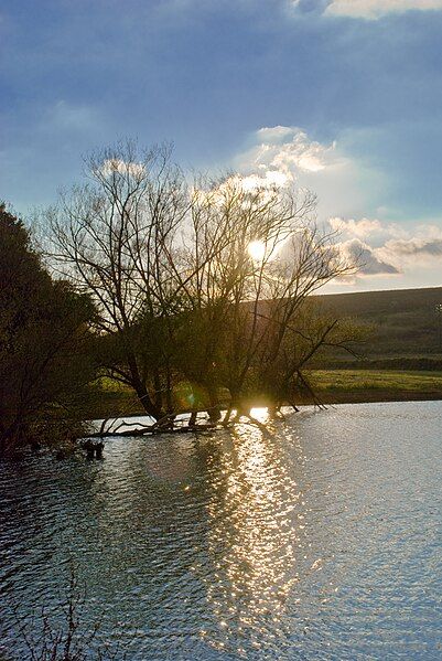 File:Lago di Giulianello..jpg