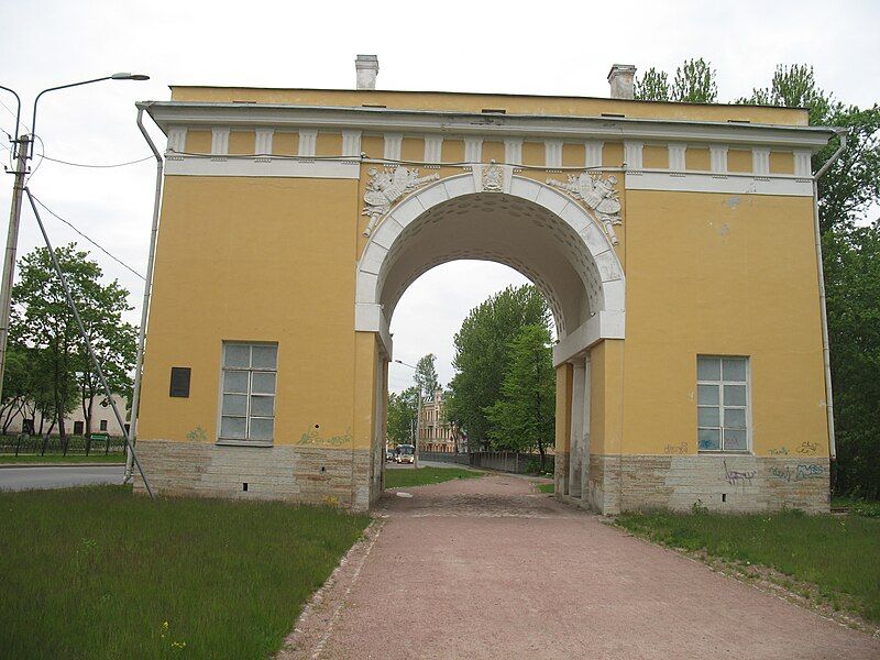 File:Lomonosov's city gate.jpg