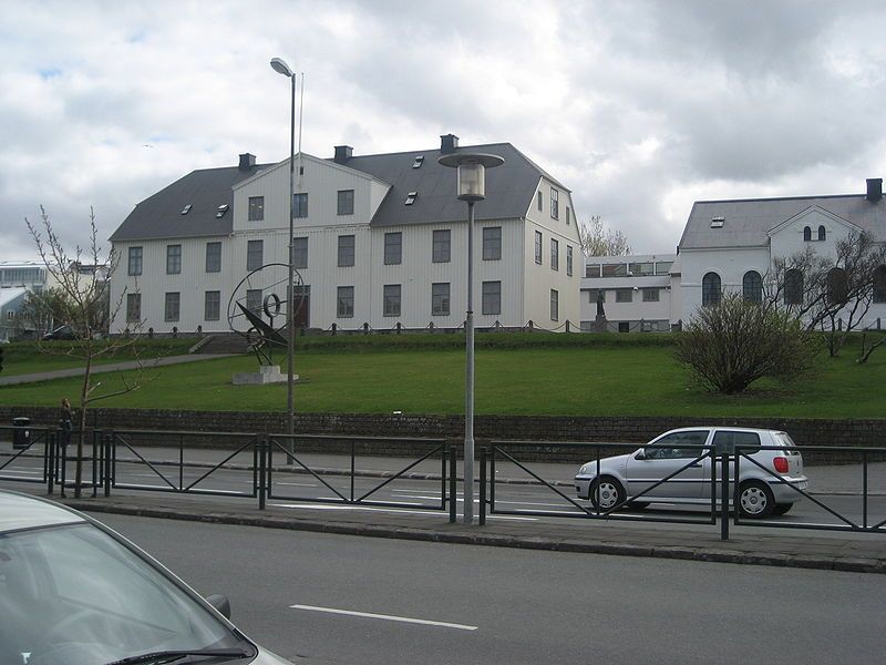 File:Menntaskólinn í Reykjavík.JPG