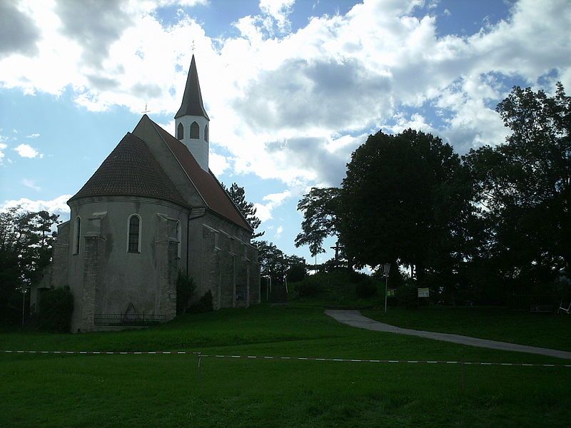 File:Petersberg Ternitz-Dunkelstein.JPG