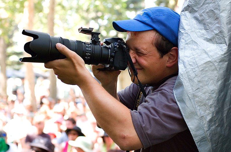 File:Photographer in Calgary.jpg