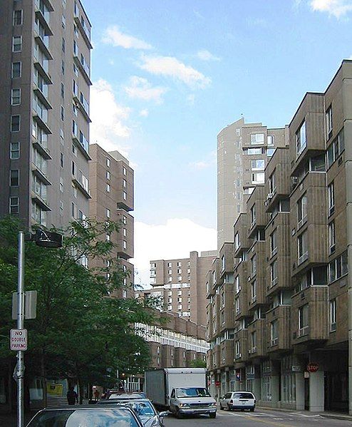 File:Roosevelt Island-Main Street.jpg