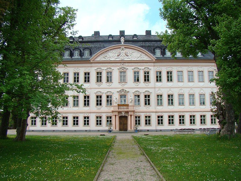 File:Schloss-oppurg-2013-003.JPG