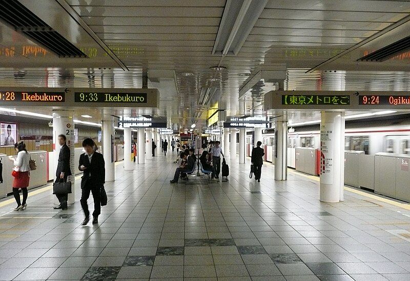 File:Shinjuku-Sta-Marunouchi-Line-Platform.JPG