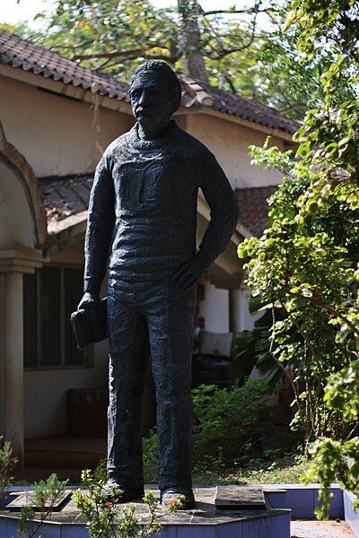 File:Albert einstein statue.JPG