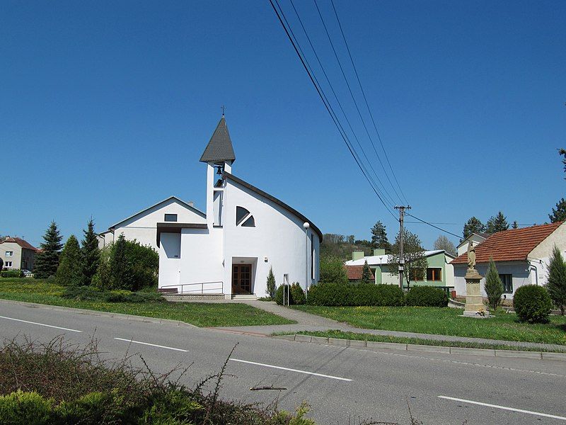 File:Biskupice, kaple.jpg