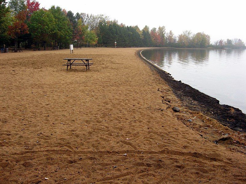 File:Bonnechere beach.JPG