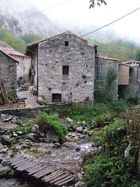 File:Bulnes Asturies.jpg