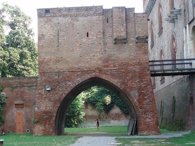 File:Castello, Pavia.JPG