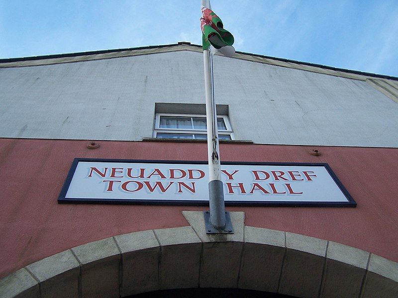 File:GlynneathTownHall.jpg