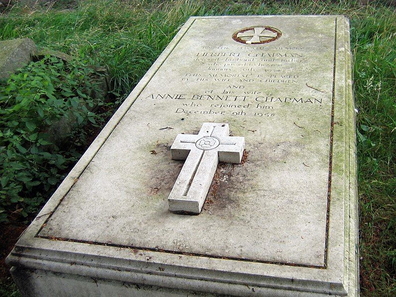 File:Herbert Chapman grave.jpg