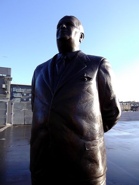 File:Herbert Chapman statue.jpg