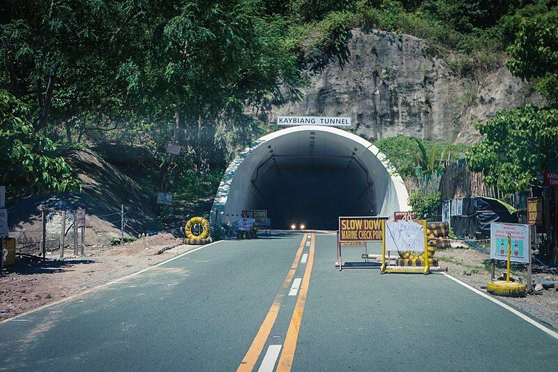 File:Kaybiang Tunnel.jpg