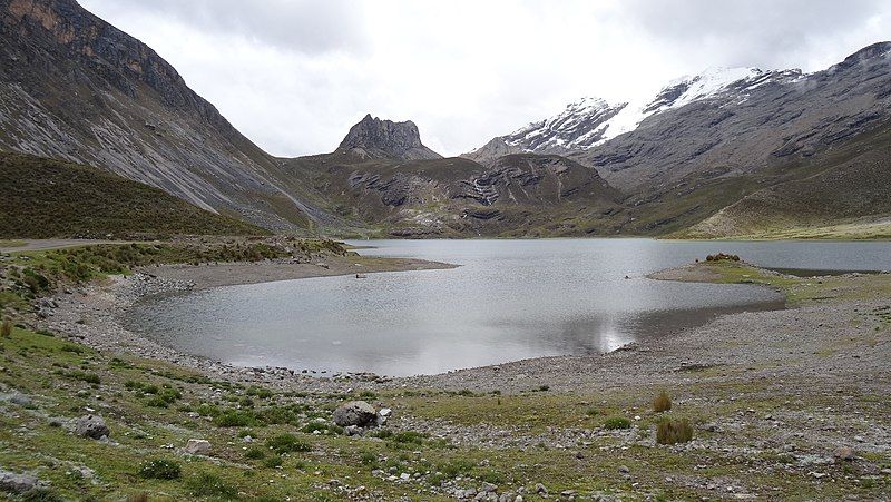 File:Lago Chalhuasarinan 06432.jpg