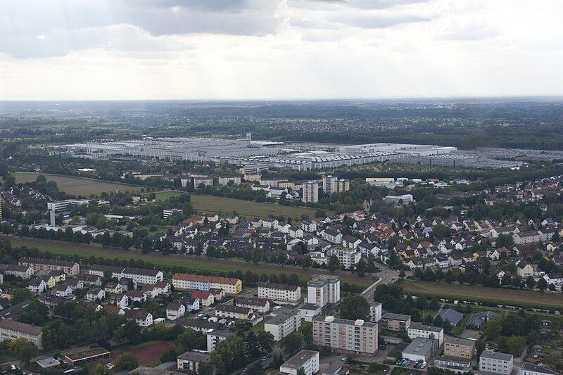 File:Mercedes-Benz-Werk-Rastatt.jpg