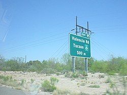 Metric-unit advance guide sign on I-19, installed as part of the Valencia Road interchange renovation