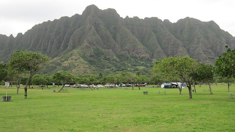 File:Oahu-Kualoapark-mountainridge.JPG